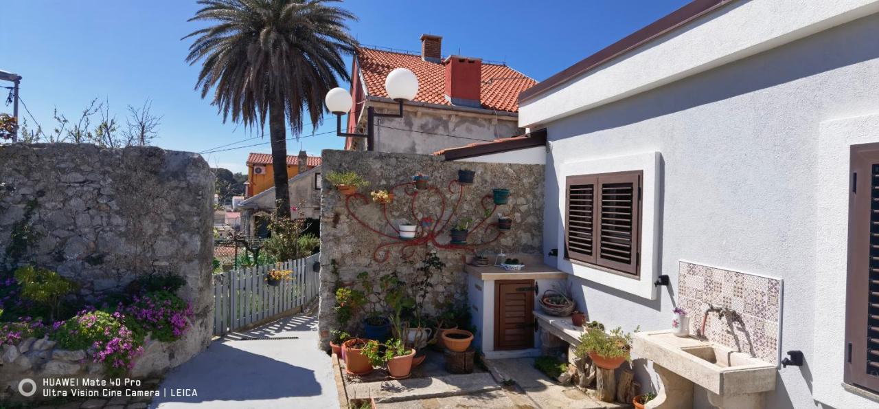 Guesthouse Palma Mali Lošinj Exteriör bild