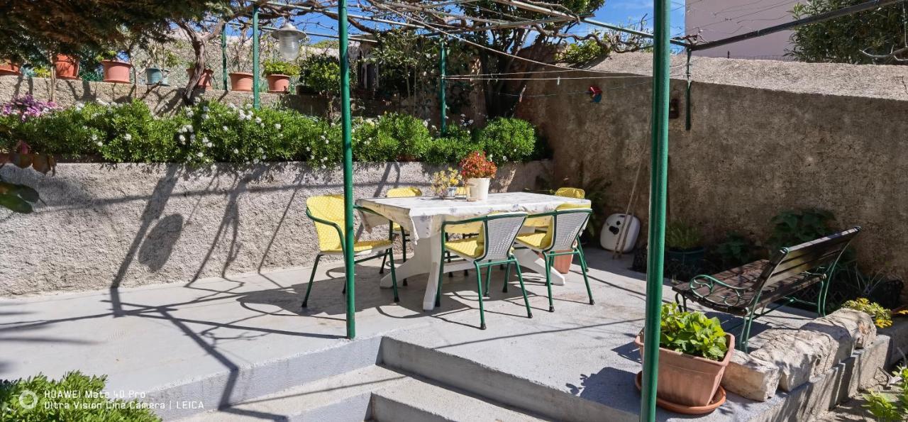 Guesthouse Palma Mali Lošinj Exteriör bild